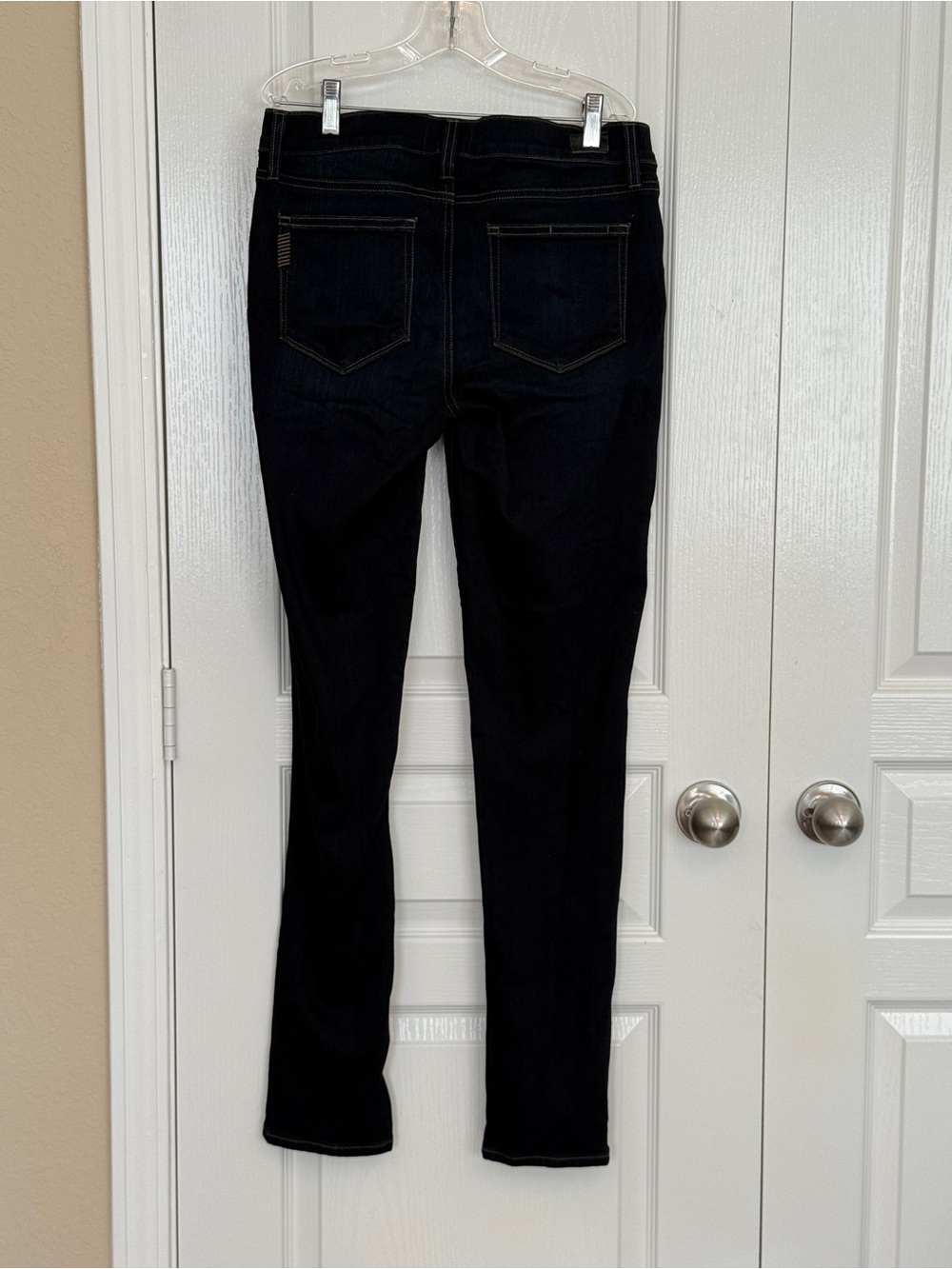 Paige Maternity Skyline Skinny Jeans in Dark Wash - Picture 4 of 6